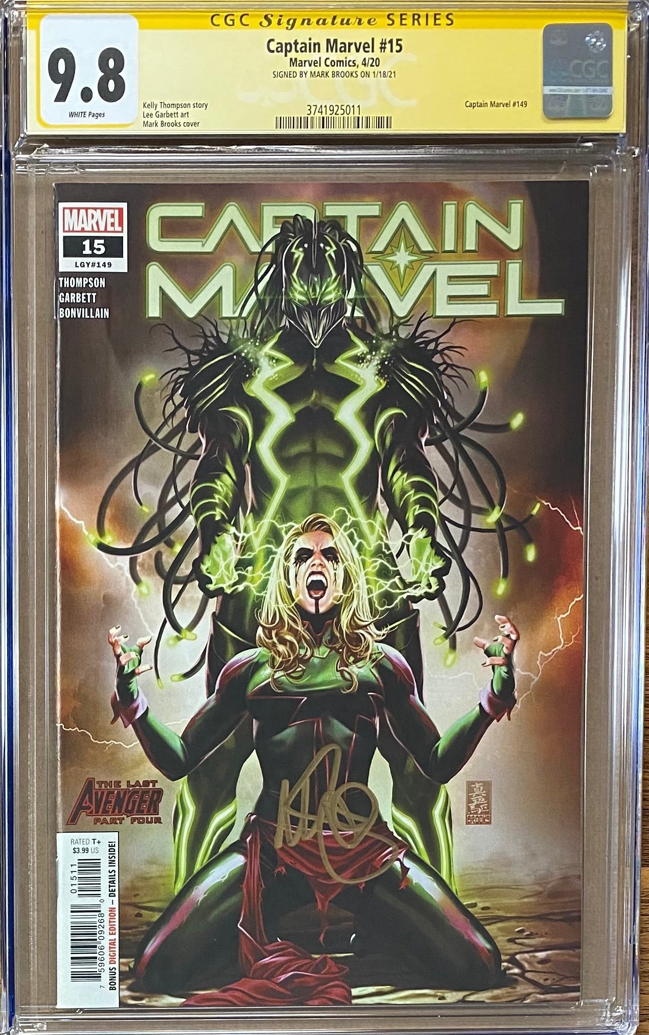 Captain Marvel #15 CGC 9.8 SS