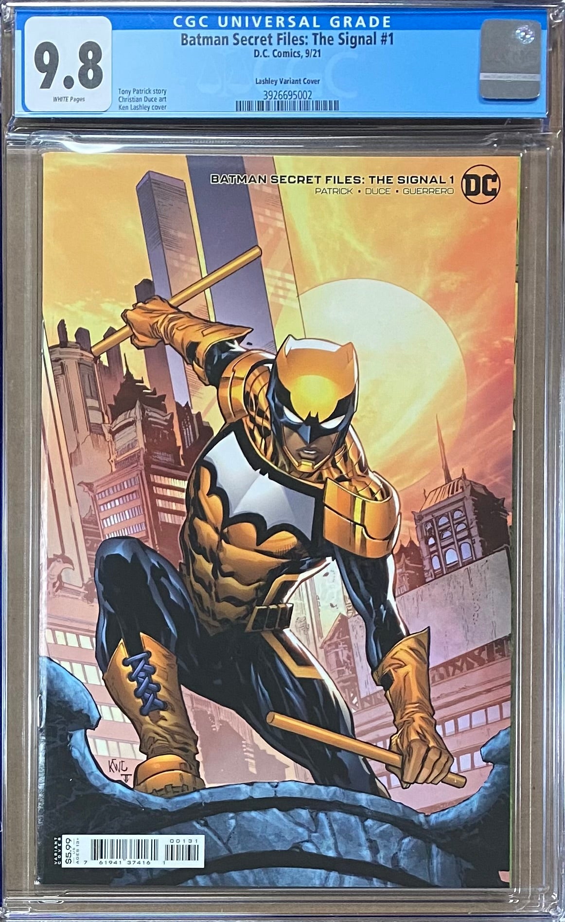Batman Secret Files: The Signal #1 1:25 Lashley Retailer Incentive Variant CGC 9.8