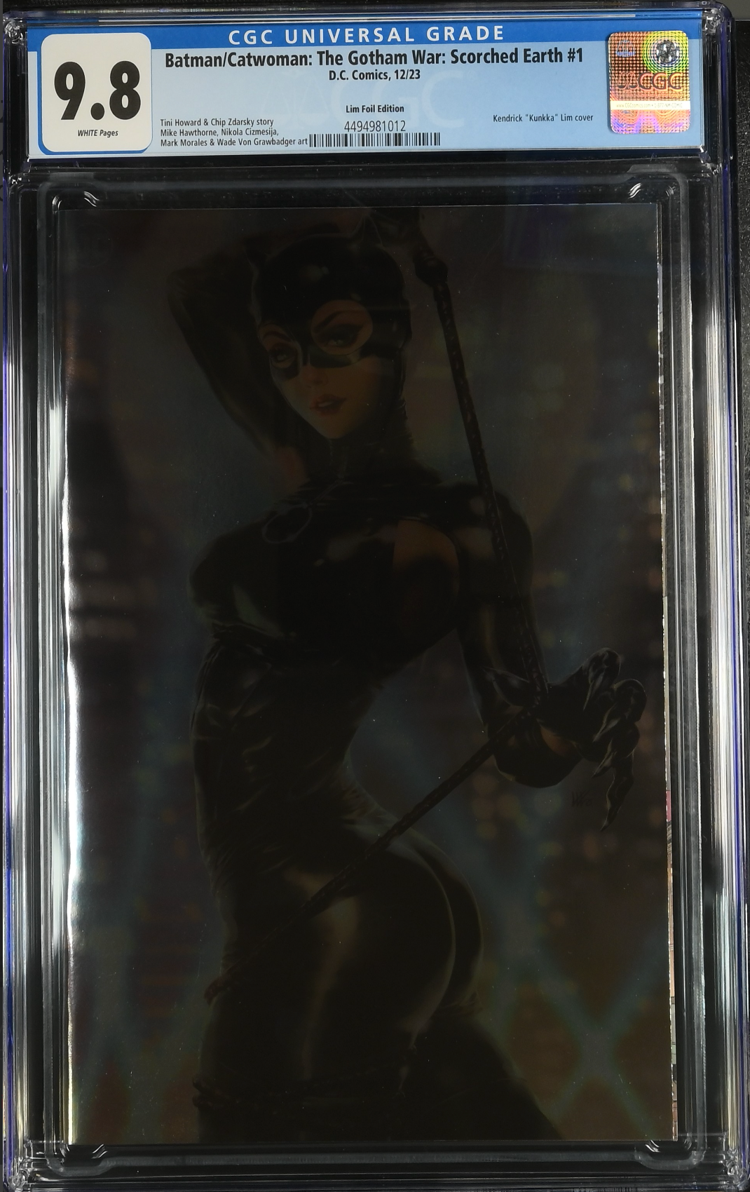 Batman/Catwoman: The Gotham War - Scorched Earth #1 Lim Foil Variant CGC 9.8