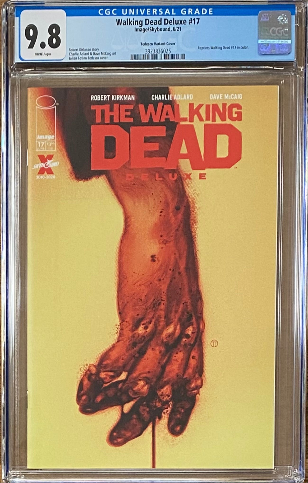 Walking Dead Deluxe #17 Tedesco Variant CGC 9.8