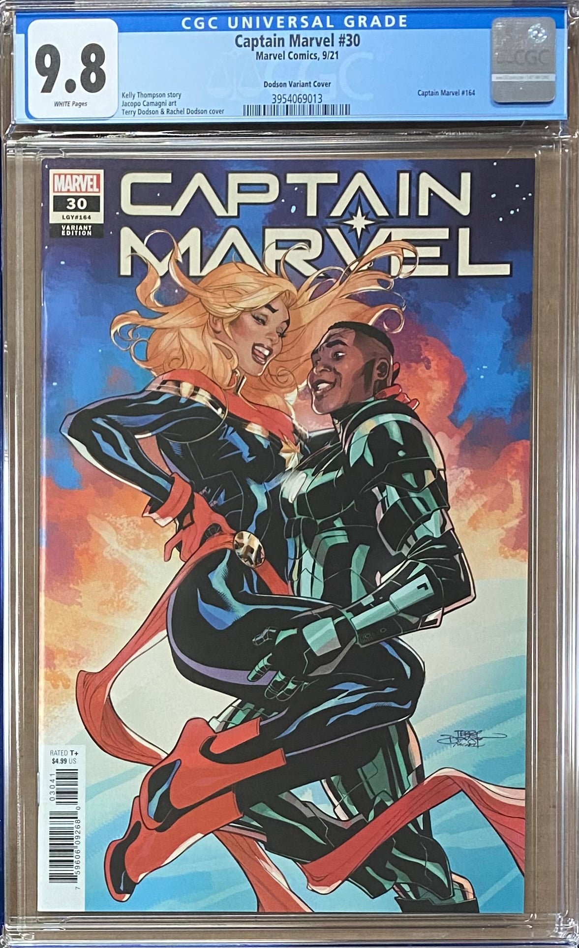 Captain Marvel #30 Dodson 1:25 Retailer Incentive Variant CGC 9.8